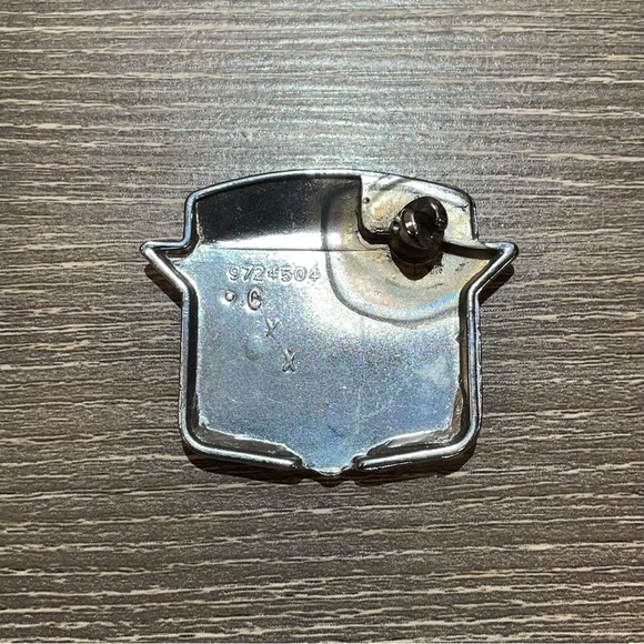 VINTAGE CADILLAC Trunk Lid Cover Emblem Metal Badge 2” No. 9724504 - Picture 3 of 5